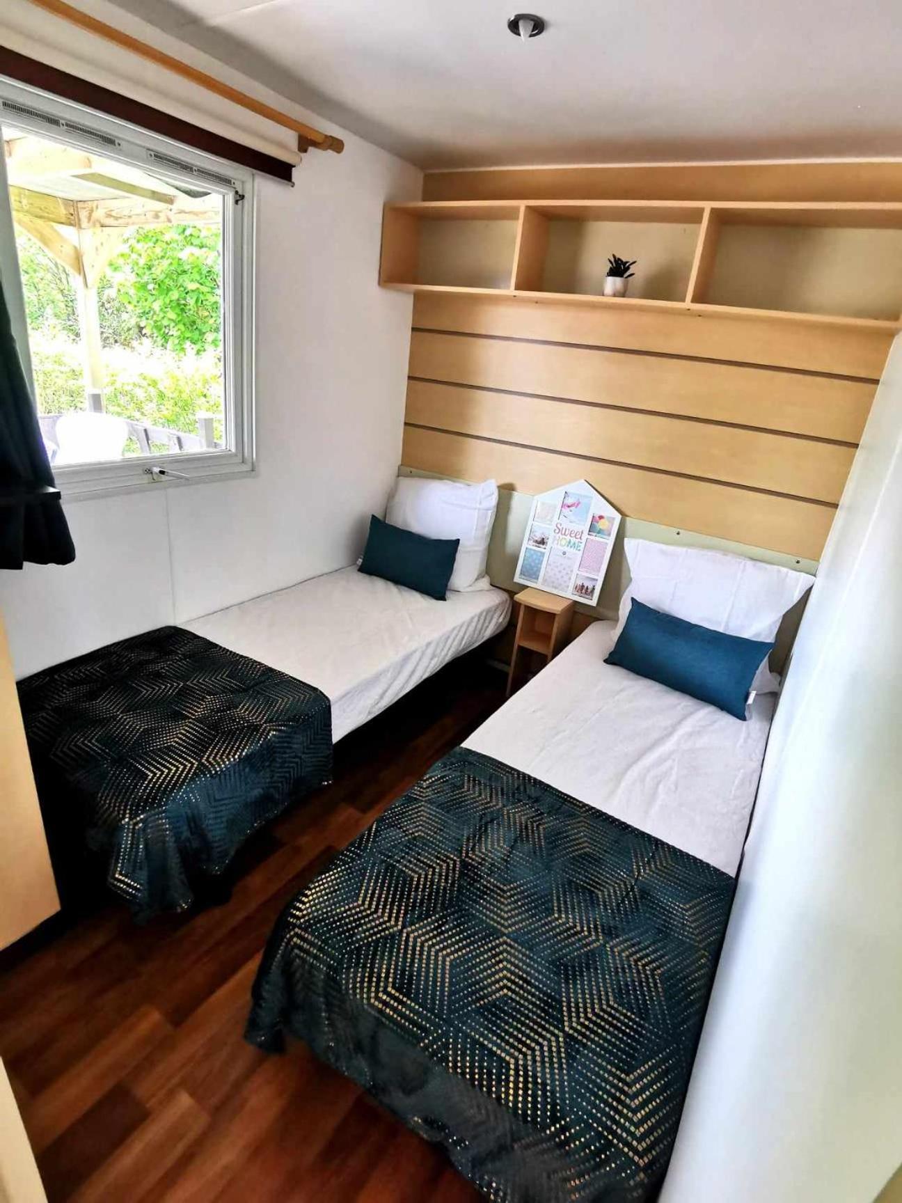 A Deux Pas Du Lac Hotel Ardres Eksteriør billede