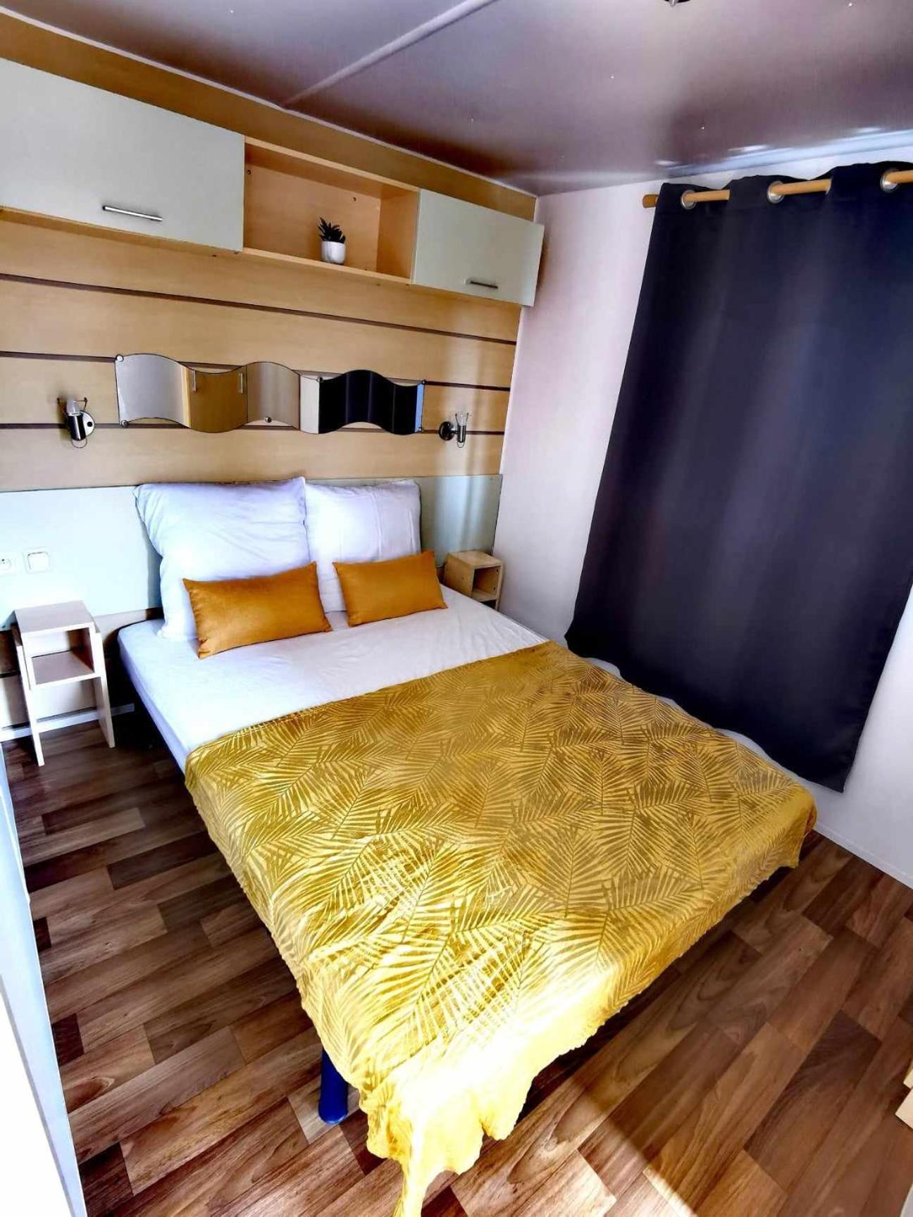 A Deux Pas Du Lac Hotel Ardres Eksteriør billede