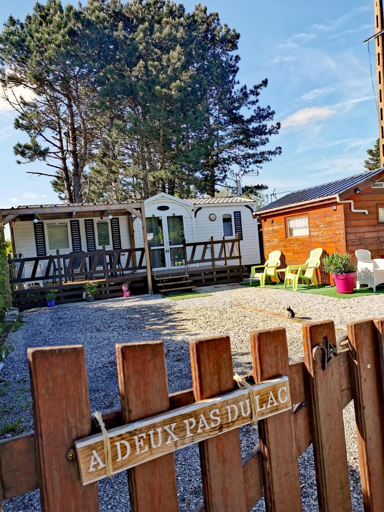 A Deux Pas Du Lac Hotel Ardres Eksteriør billede